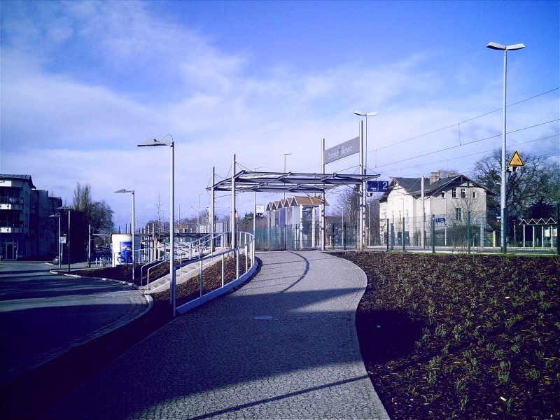 neu gestaltetes Umfeld des Bahnhofes Falkensee nahe Berlin, 21.01.2007