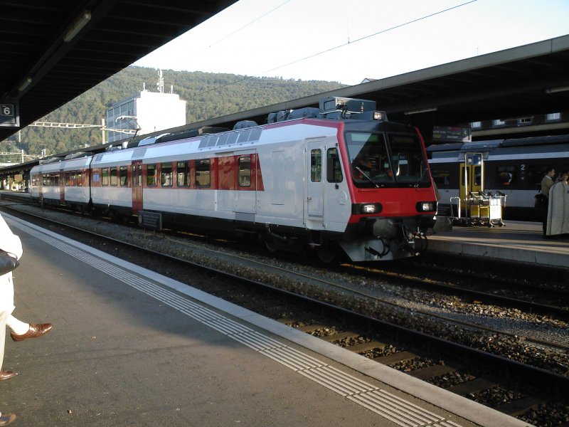 Neu revidierter Triebzug der SBB auf Testfahrt.
Aufgenommen am 9.September 2008 in Biel.
Triebfahrzeugnummer: unbekannt
Steuerwagen: 50 85 39-43 941-6