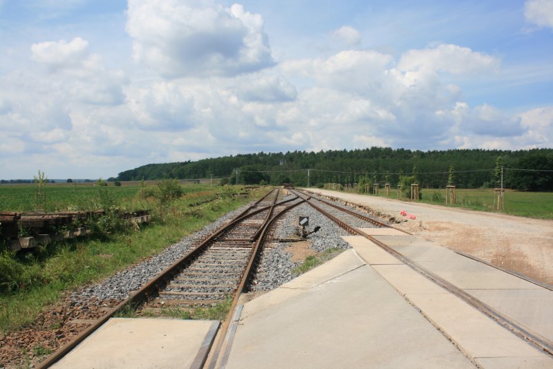neuaufgebaute Gleisanlage im Betriebsbahnhof Schlagsdorf. Links die Gleislage des ehemaligen Streckengleis Ri. Forst/Lausitz. Rechts: Abstellgleis