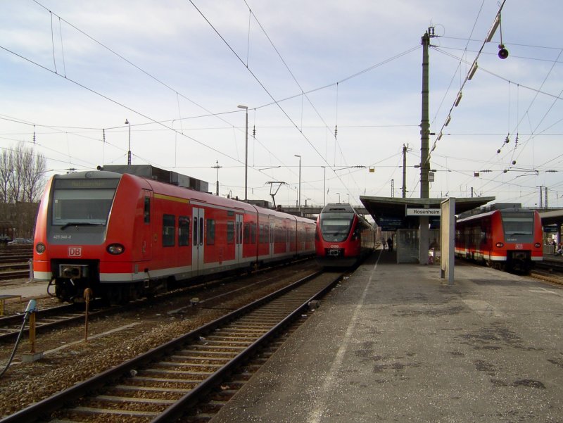 Neubau Elektrotriebwagen Versammlung in Rosenheim am 05.02.2008, zwei mal 425 und ein 4024.