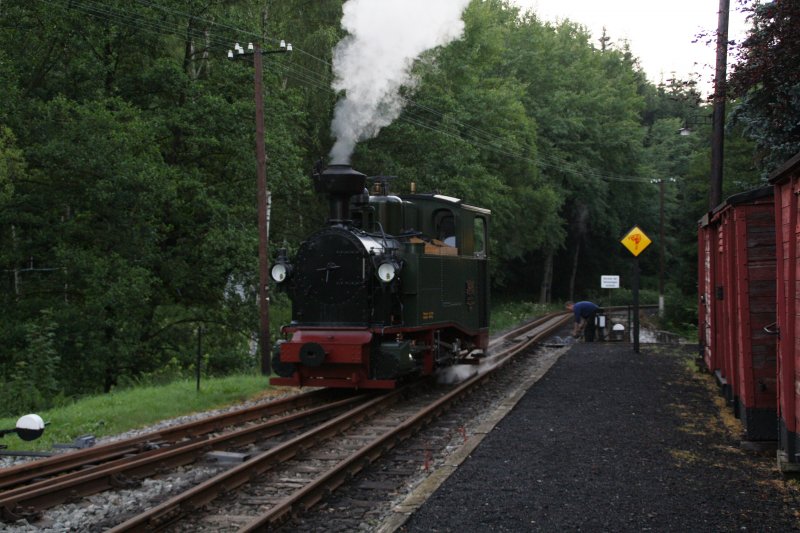 Neubau IK 54 rangiert am Abend des 15.07.09 im Bahnhof Schlssel. 
