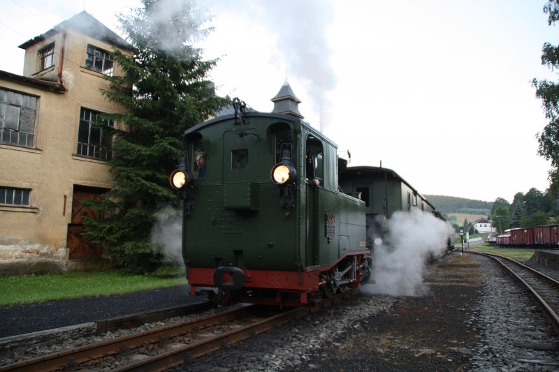Neubau IK 54 verlsst am Abend des 15.07.09 den Bahnhof Schlssel in Richtung Schmalzgrube. 