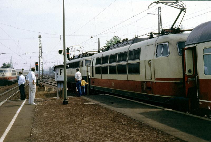 Neubeckum 1988. Die 103 wurde defekt. Die Weiterfahrt nach Hannover erfolgte mit einer Hilfslok der Br.110 die nach einer Stunde  aus
Hamm gekommen war. 