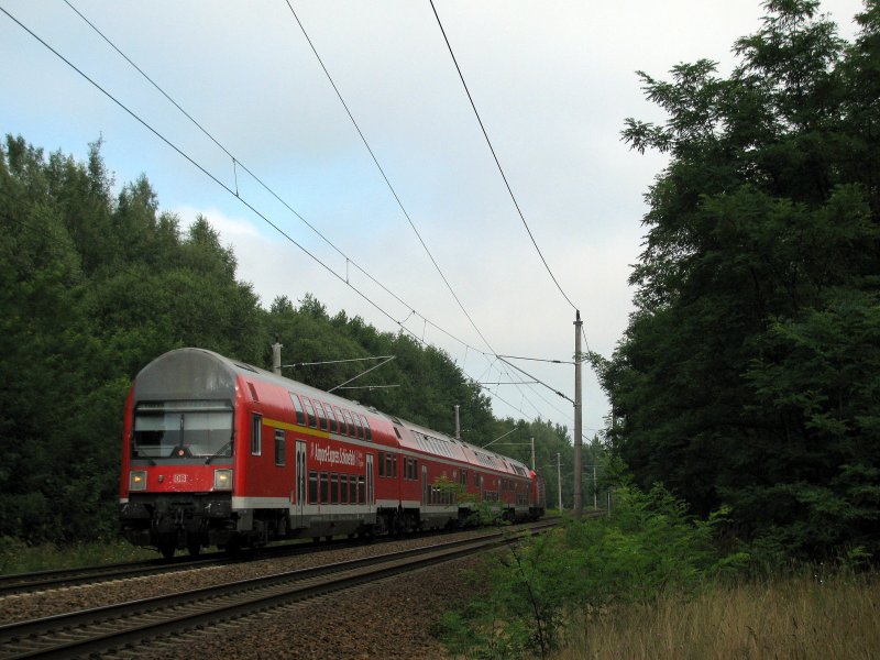 Neue Fotostelle, alter Zug, hier zu sehen die RB 14 nach Senftenberg am 07.08 kurz vor der ehemaligen Blockstelle Motzen.