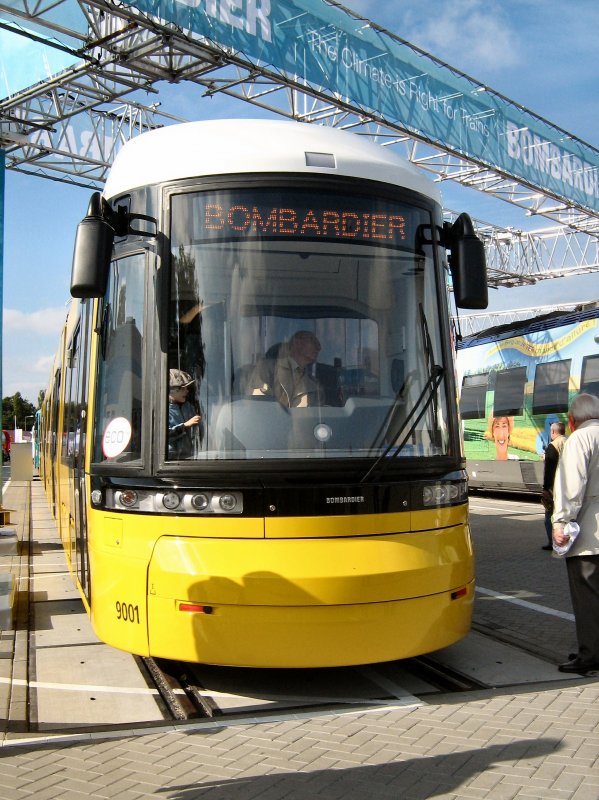 Neue Strassenbahn FLEXITY (BVG 9001) fr Berlin, InnoTrans Berlin, 27.9.2008
