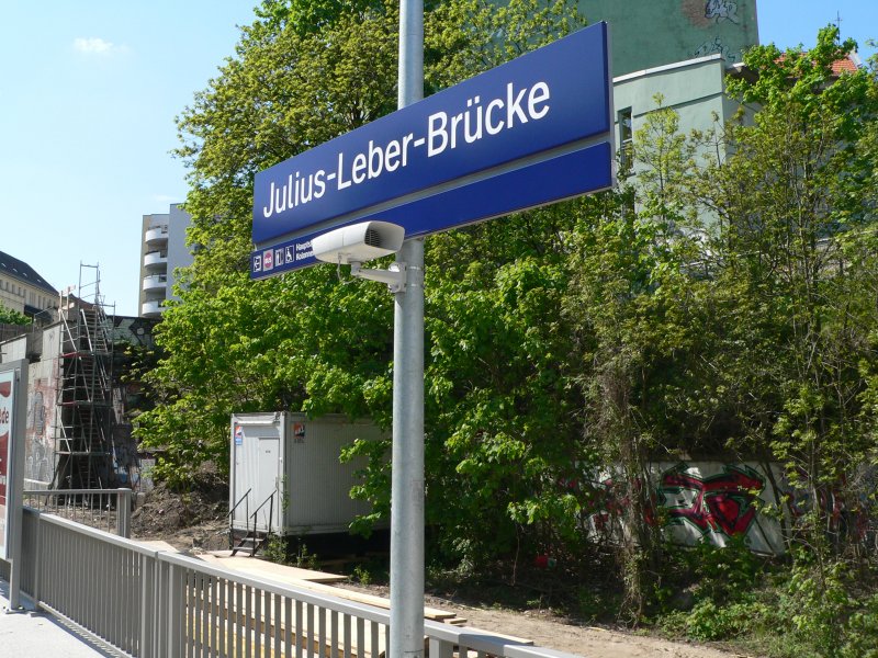 Neuer Bahnhof in Berlin Schneberg: Julius-Leber-Brcke im Bereich der Schneberger Insel an der Kolonnenstrae. 4.5.2008
