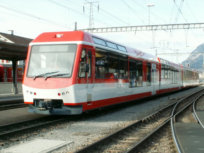 Neuer Panorama Niederflur Triebzug  KOMET (Stadler Rail)fr die Matterhorn-Gotthardbahn (MGB),hier noch ohne Beschriftung,bei Testfahrten in Landquart.05.02.08