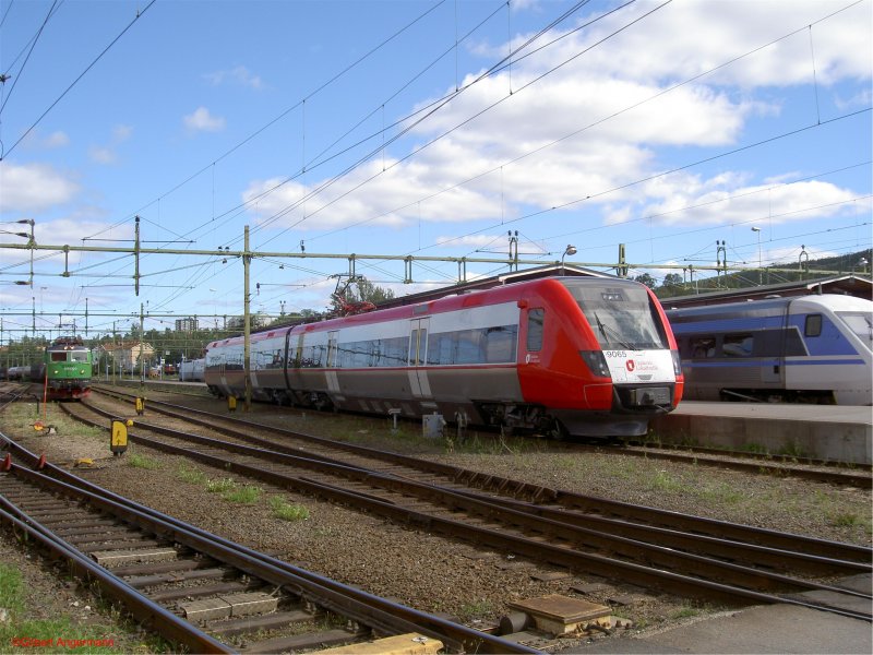 Neuer Triebzug X52 9065 der UL(Upplands Lokaltrafik)
 am 18.07.2006 in Sundsvall.