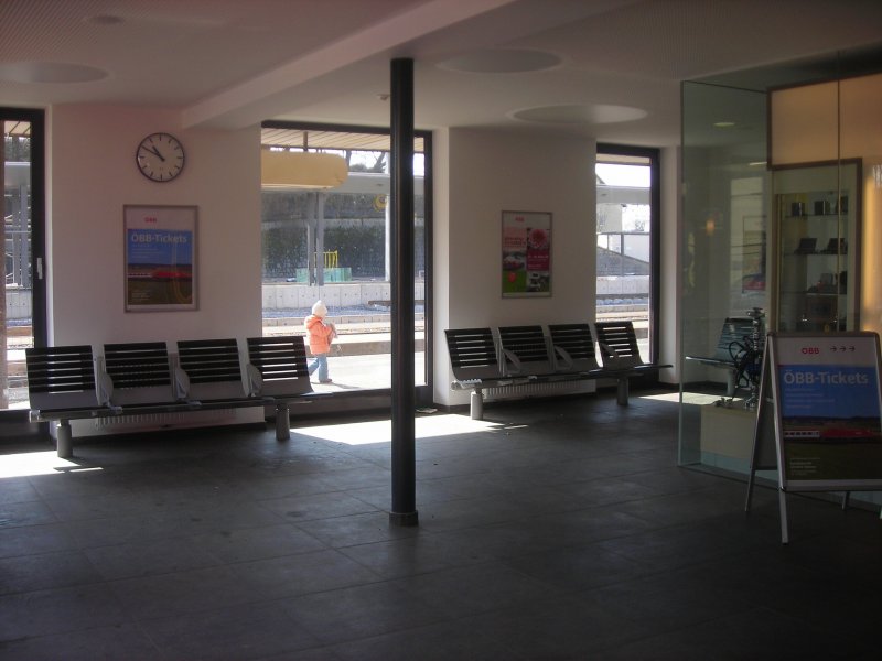 Neuer Warteraum des Bahnhofs Neumarkt -Kallham.