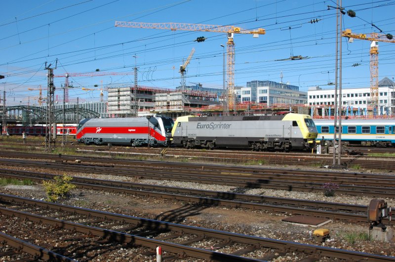 Neues vom Eurosprinter: 127 001 steht (mal wieder) in Mnchen Hbf, diesmals aber im Schlepp mit der span. TALGO 0130 901 am 06.10.08