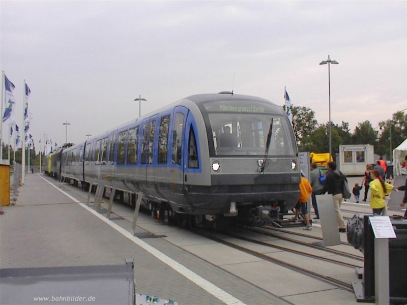Neues U-Bahn-Fahrzeug fr Mnchen. Fotografiert auf der Innotrans in Berlin am 16.10.00