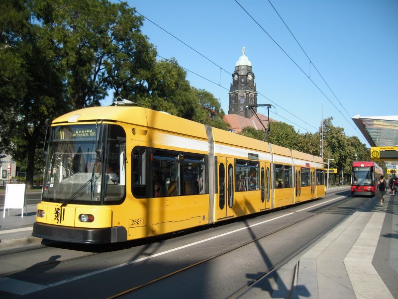 NGT 2581 steht an der Hst Prager Stra�e
01.09.09