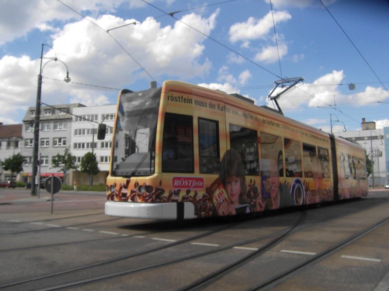 NGT 307 am 04.08.2008 das erste mal nach der Hauptuntersuchung unterwegs und prsentiert gleichzeitig die neue RSTfein-Werbung. Das Fahrezeug trug jahrelang Lotto-Werbung. Seit 19.01.2008 stand 307 in der Werkstatt und verlor die Lotto-Werbung im April an die 303.