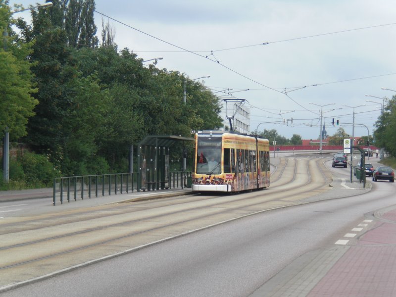NGT 307 am 30.05.2009 an der Haltestelle Rodebillestrae. Keiner stieg ein, keiner aus, sodass er gleich weiter Richtung Junkerspark fahren konnte.