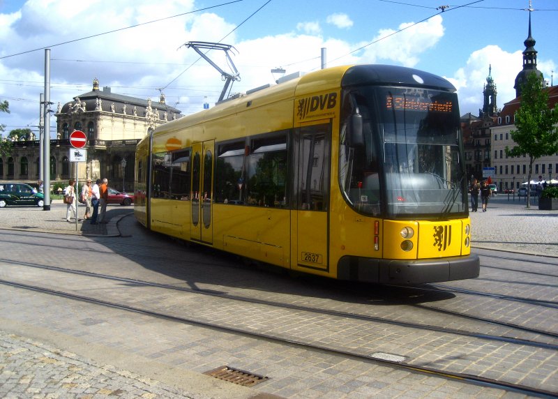 NGT D 8 DD - 2637 -
erreicht in Krze 
den Postplatz.
29.08.2009