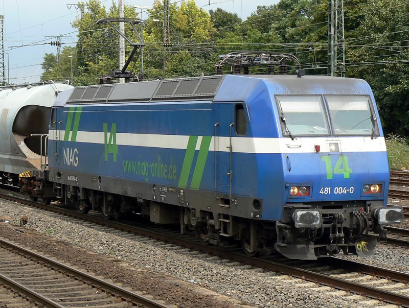 NIAG 14 bei der Durchfahrt mit gemischtem Gz. In K�ln West am 25.8.09