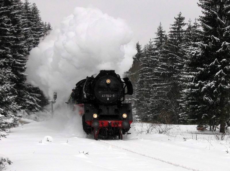 nicht ganz neu das Bild aber diese Wolke wollte ich euch nicht vorenthalten. Rodelblitz kurz vor Oberhof im Jahre 2004
