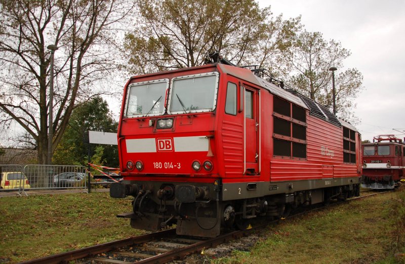 Nicht nur Dieselloks waren am 10.10.09 zu sehen, auch E-Loks wie 180 014 waren ausgestellt.