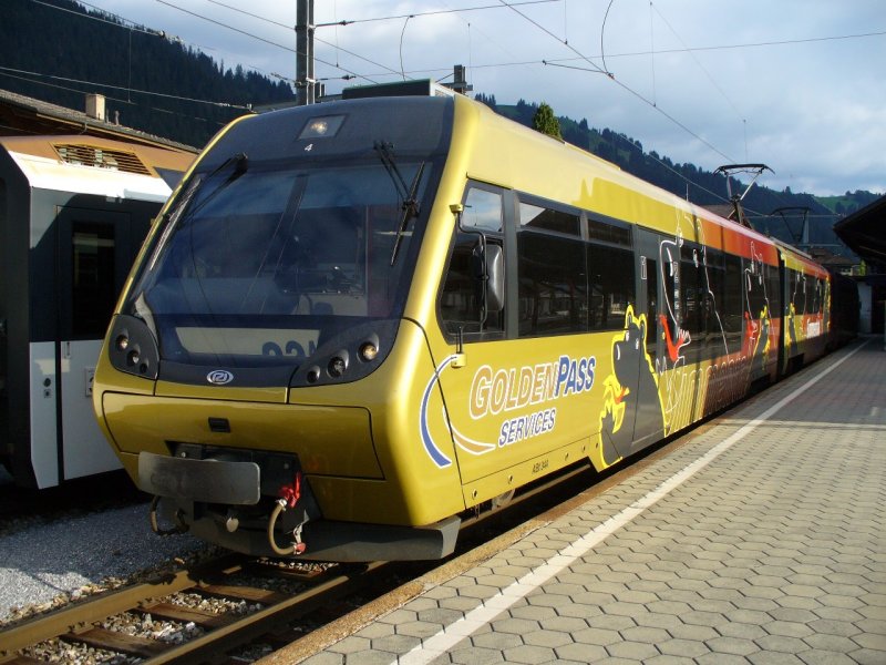 Niederflursteuerwagen Bt 344 im Bahnhof von Zweisimmmen am 29.07.2007