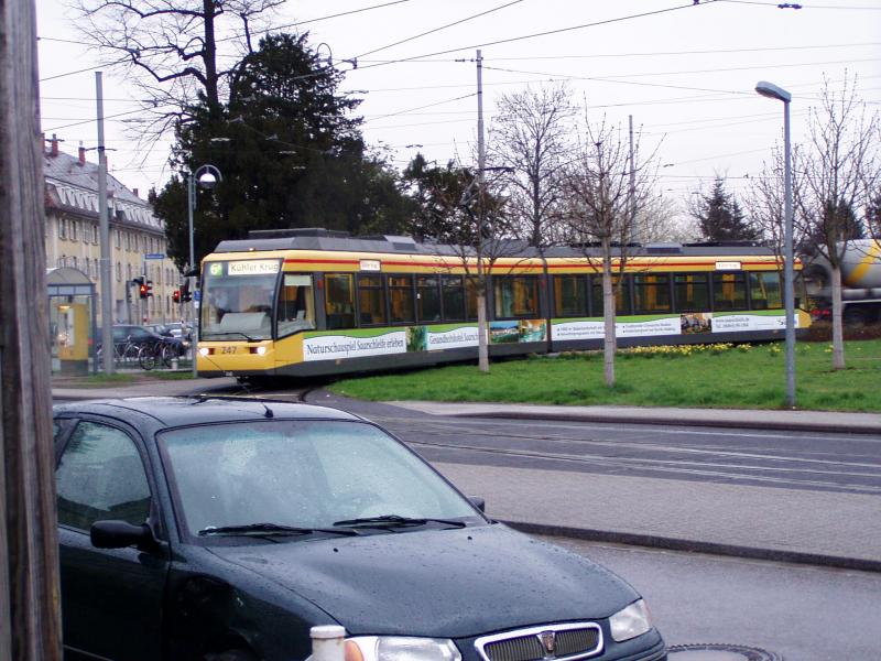 Niederflurwagen 247 in der Endhaltestelle Tivoli. Dieses Fahrzeug fhrt jetzt als Linie 6E weiter zum Khlen Krug. Ende Mrz 2005