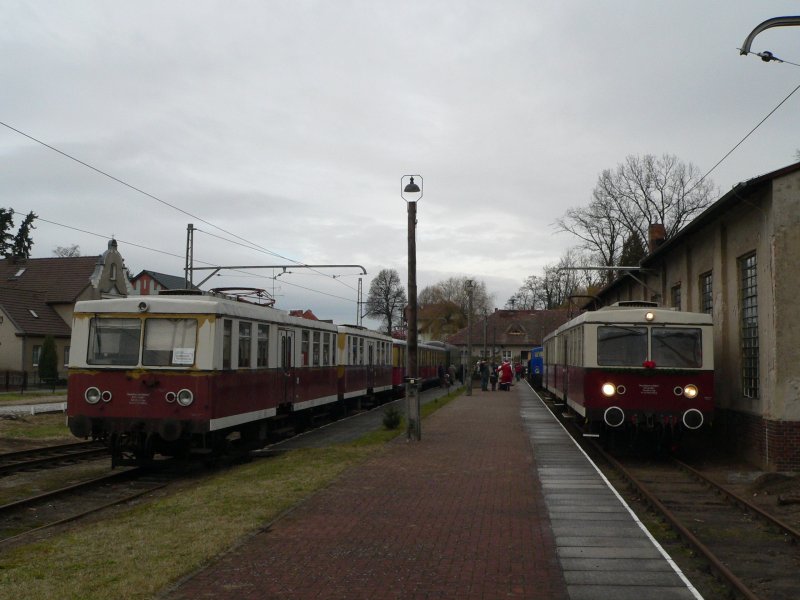 Nikolausfahrten bei der Buckower Kleinbahn. Am 8. und 9. Dezember fuhr ein Zug zwischen Mncheberg und Buckow. In Buckow gab es einen Weihnachtsmarkt. 9.12.2007