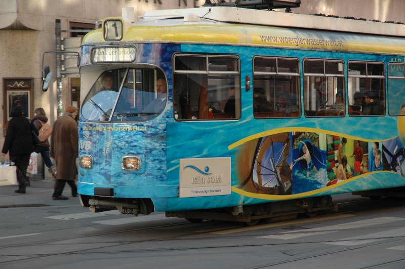 No. 36 - eine �ltere Strassenbahn im Zentrum von Innsbruck; 09.02.2007