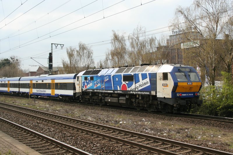NOB DE 2700-01 mit Werbung f�r den radiosender RSH am 19.4.2008 in Elmshorn.