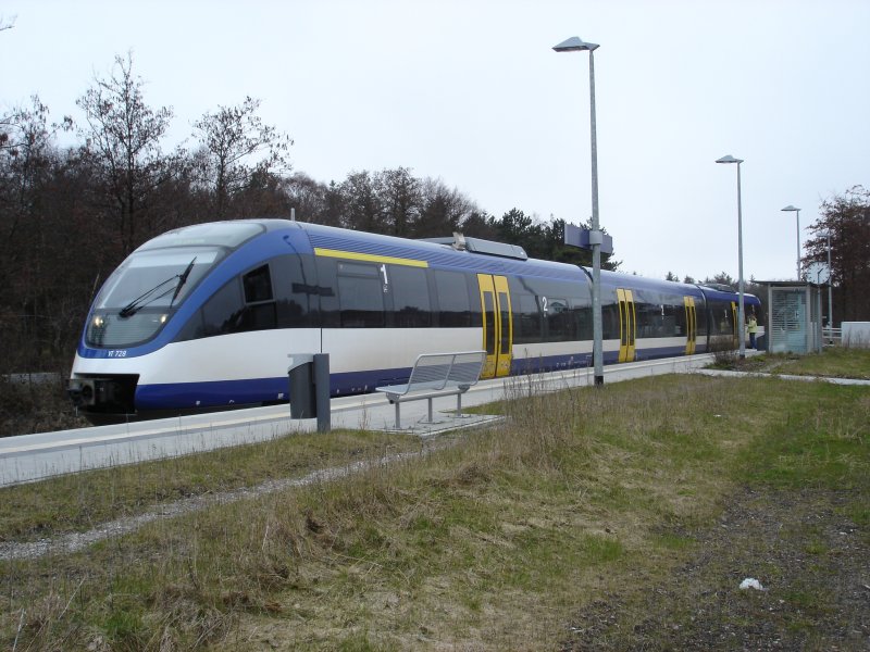 NOB nach Husum am 12.04.2006 gegen 12.40 Uhr im Bahnhof St. Peter-Ording