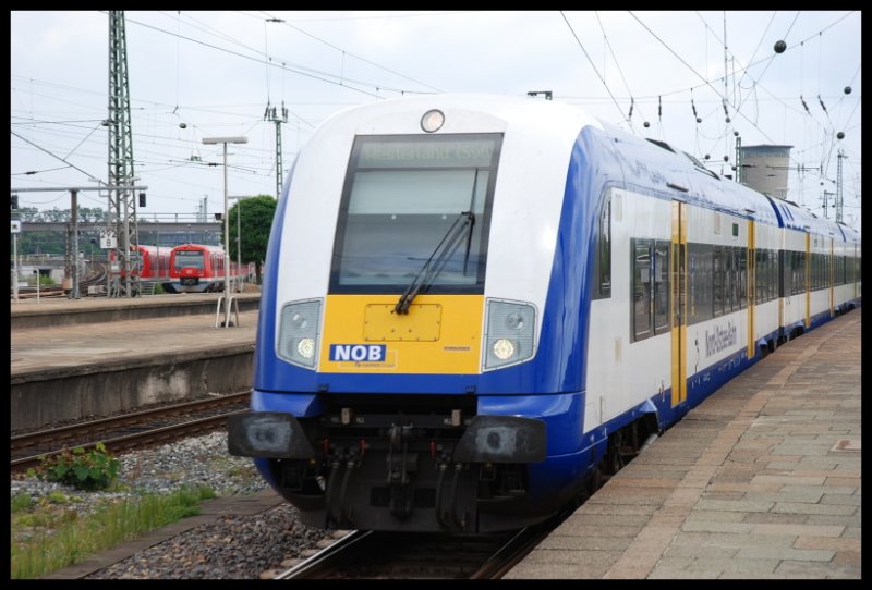 NOB Wird Gerade Eingesetzt Im Bahnhof Altona Um Nach Westerland(Sylt)Zu Fahren 24.06.07