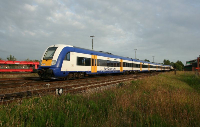 NOB Zug mit DE 2700-05 als Sandwich auf dem Weg nach Westerland.
Nieb�ll am 26.6.2008.