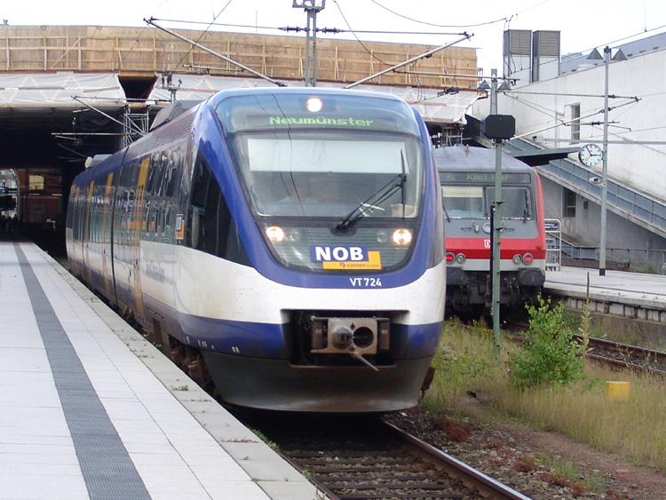 NOB82423 von Kiel Hbf.nach Neum�nster Hbf.bei der Ausfahrt aus dem Kieler Hbf.Aufgenommen am 27.08.05