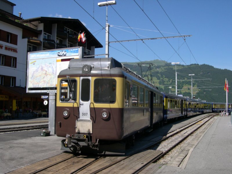 Noch In Der Alten Lackierung Der Berner Oberlandbahn Bob Prasentiert Sich Am 26 06 05 Der Abeh 4 4 307 In Grindelwald Bahnbilder De