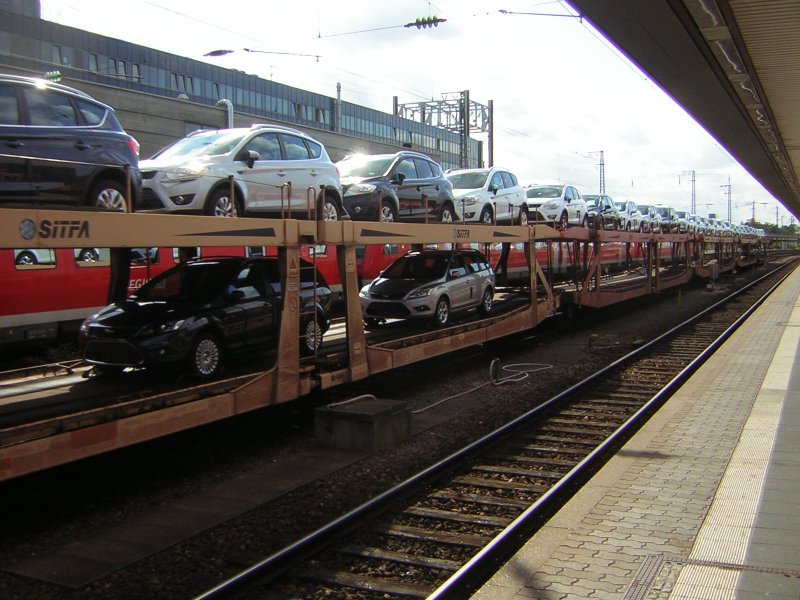 Noch ein Motiv mit den Ford Autos aus dem Saarbrcker-Hauptbahnhof.
