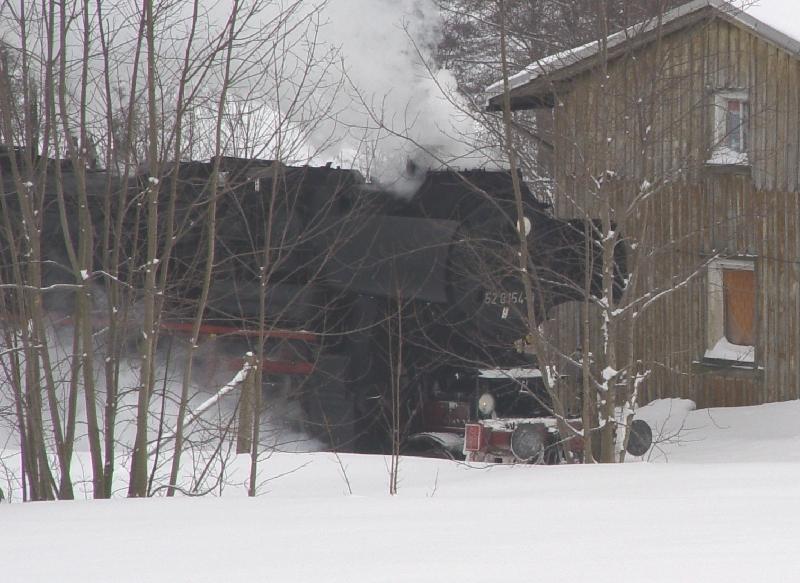 Noch ein paar Fotos vom  Winterdampf im Zwnitztal  mit 52 8154 und 50 3648 aus Leipzig und Chemnitz auf dem Weg ins obere Erzgebirge kurz vom Bahnhof Zwnitz an der Abzweigung der ehem. Stecke nach Stollberg/Erz.(hier die 52er)