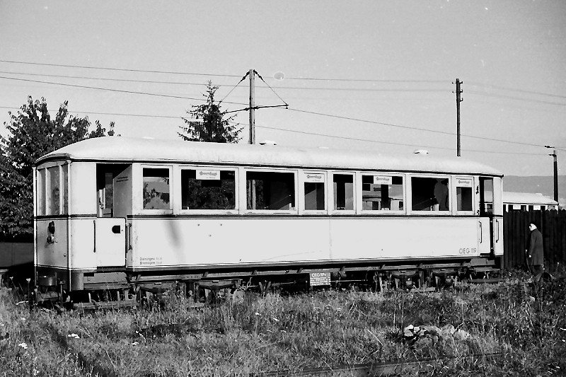 Noch ein Relikt aus der Dampfbahnzeit: Beiwagen 119 in Edingen (30. Oktober 1965)