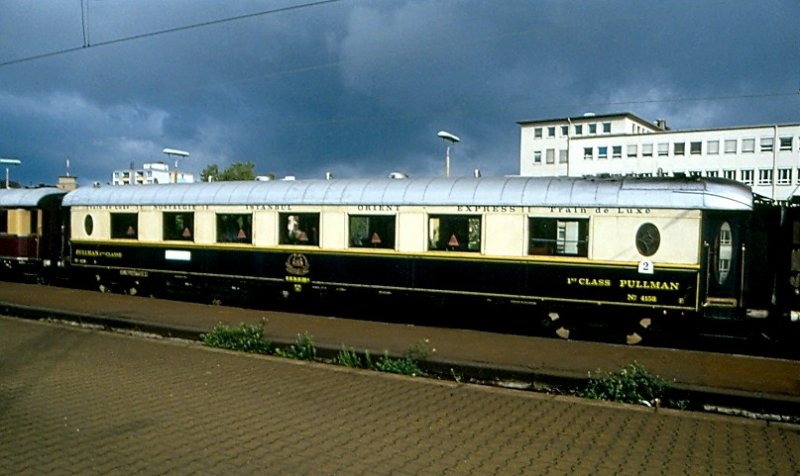 noch einer, dieser au�ergew�hnlichen Reisezugwagen. Als sp�ter die V 200 den Zug zusammenstellte, kamen die Antriebsr�der st�ndig ins schleudern, und das bei 4-5 Wagen