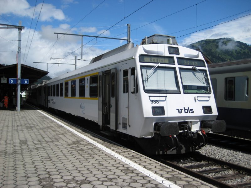 Noch einmal Whitebull/Oasee. ABt 988 mit den anderen WB-Wagen in Zweisimmen.