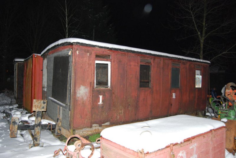 Noch einer dieser uralten, wahrscheinlich sogar s�chsischen Wagenk�sten, Schlettau 13.12.08