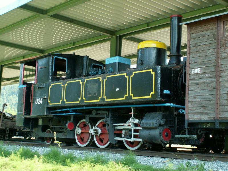 Noch eine  Wlderbahn  Lok,die U 24.Sie stand seit 1971 bis vor kurzem noch auf einem Kinderspielplatz in Bregenz.Bezau 28.07.05