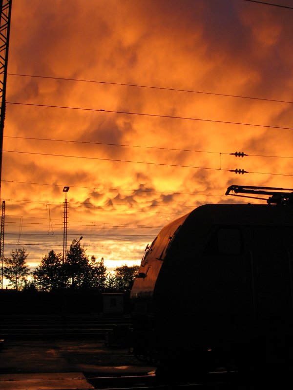 Nochmal ein Bild von 152 139, die nach einem heftigen Gewitter im BW Kornwestheim abgestellt war. Im Juli 2007
