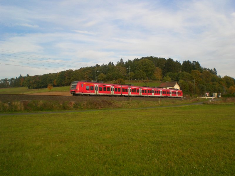 Nochmal ein Mittelhessen Express BR 425 550 -1 nach Frankfurt(a.M), nchster Halt Brgeln (Ausstieg rechts).