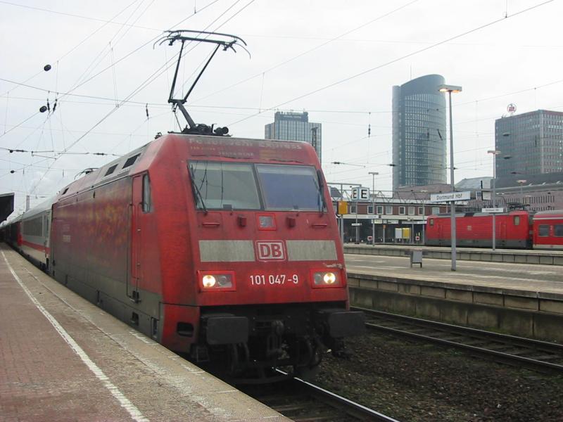 Nochmal Glck gehabt am 4.1.2006 hat ich auch das Glck die 101-047 in Dortmund anzutreffen ich habe sie schon 5 mal gesehen aber nur bei voller Fahrt.