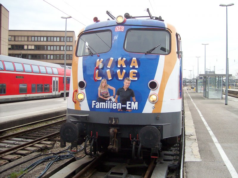 Nochmal die KiKa 110er von vorn am Holzkirchner Flgelbahnhof in Mnchen am 11.04.08.