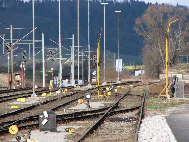 Nrdliche Ausfahrt Gaildorf-West mit Rangiergruppe und Lichtsignalen am 4.3.07