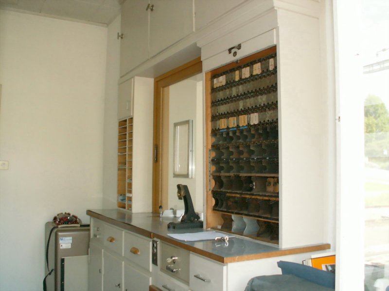 Nostalgie pur,der Fahrkartenschalter im Bhf.Bretswil.16.08.09 