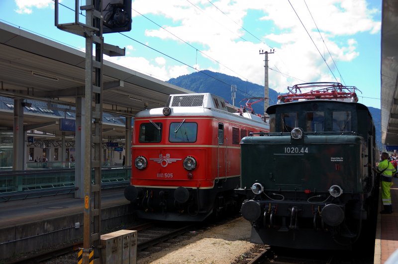 Nostalgie Wange an Wange: 1110.505 und 1020.44 erzhlen sich Streckengeschichten... Wrgl, 24. August 2008.