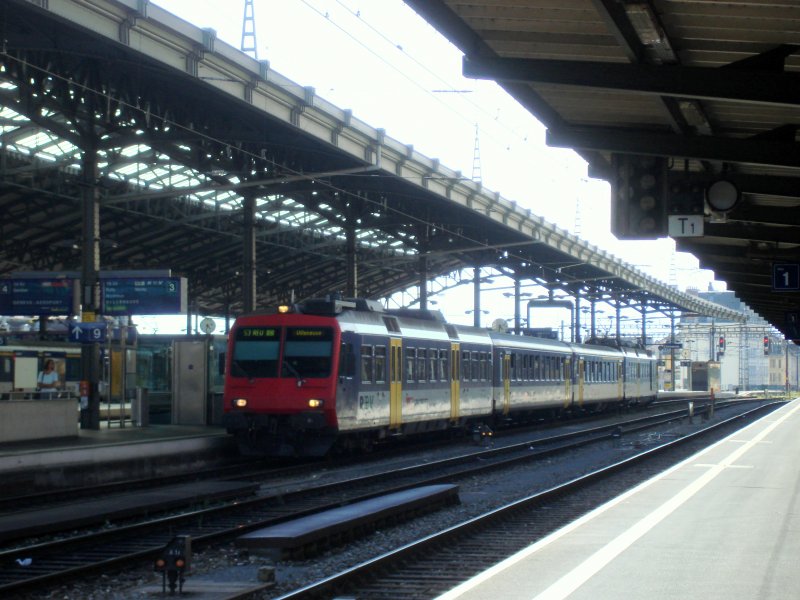 NPZ als S 3 Yverdon-Les Bains -Villeneuve bei einem Halt in Lausanne am 25.08.2007