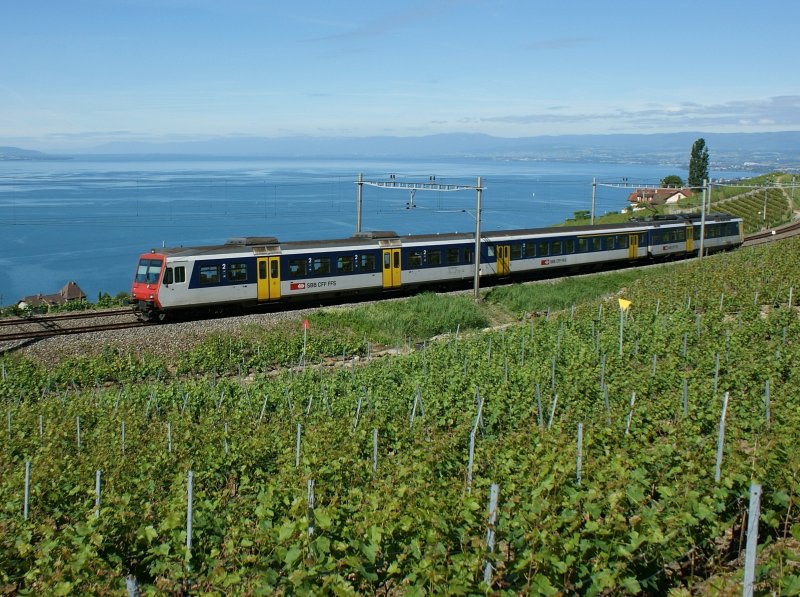 NPZ als S4 12427 von Morges nach Palezieux kurz vor Grandvaux.
(28.05.2009)
