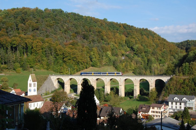 NPZ am 01.10.2009 auf dem Rmlinger Viadukt. Leider wurde der Baum im Vordergrund nicht mehr angeleuchtet.