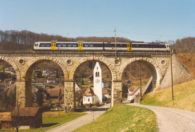NPZ RBDe 560 das  Lufelfingerli  auf dem Rmlinger Viadukt